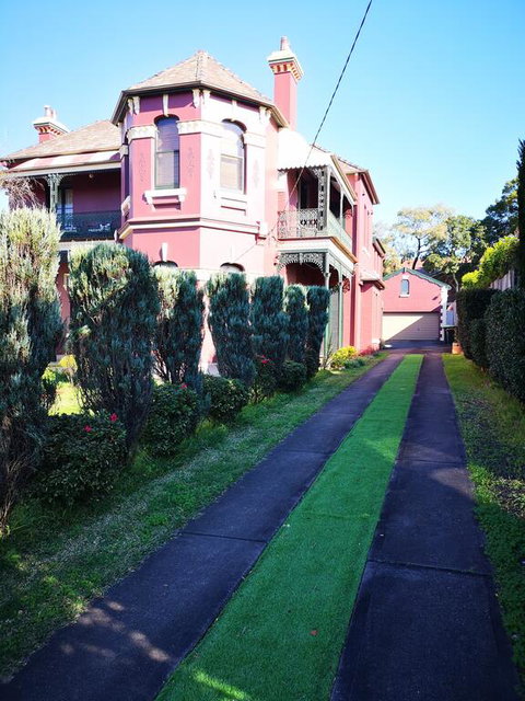 GH1886 - New Castle Holiday 3