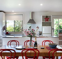 Giraffe Manor - New Castle Holiday