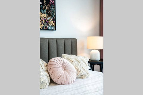 Glamorous RiverView Spacious 1BR - New Castle Holiday 1