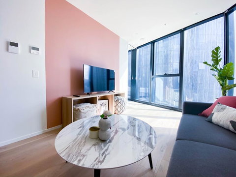 Glamorous Southbank Home W/ Free Wifi - New Castle Holiday 1