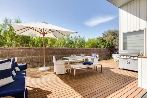 Glamour On Gulls - New Castle Holiday 3