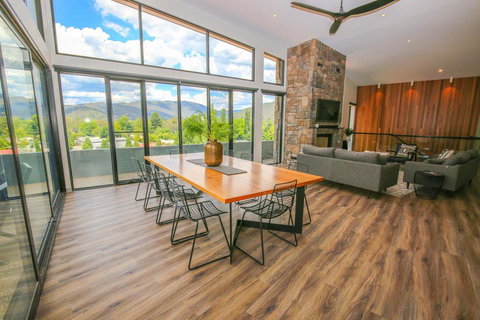 Glass House - Bright - New Castle Holiday 3