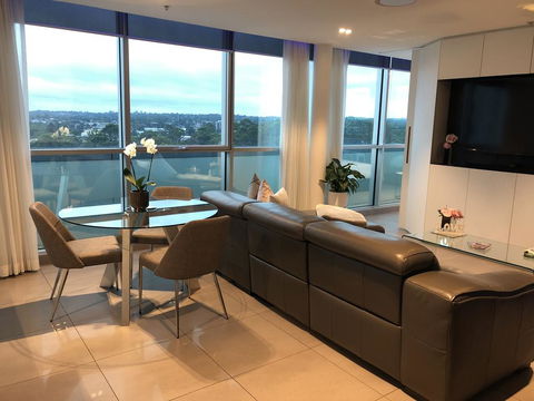 Glasshouse Apartment - At Parramatta - New Castle Holiday 0