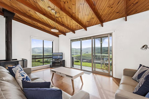 Glen Tara Cottage - New Castle Holiday 0