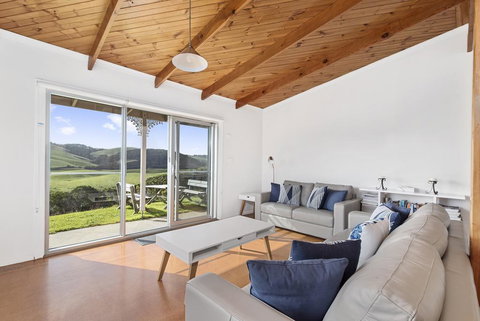 Glen Tara Cottage - New Castle Holiday 1