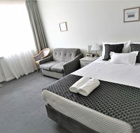 Glenelg beach gateway on Moseley - New Castle Holiday