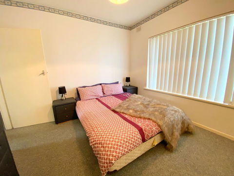 Glenelg Beachfront - New Castle Holiday 1