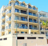 Glenelg Beachside Luxury Apartments - New Castle Holiday