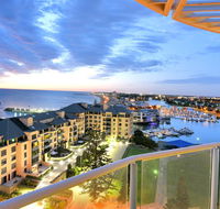 GLENELG Five Stars - New Castle Holiday