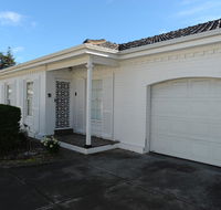 Glenelg Holiday Apartments-Colonial Square - New Castle Holiday