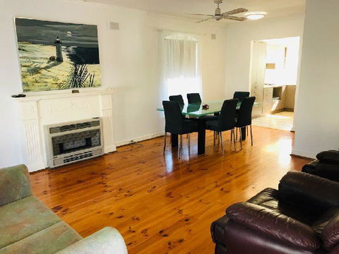 Glenelg Holiday Apartments-Colonial Square - New Castle Holiday 1