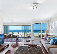 Gold Coast Beachfront Mansion - New Castle Holiday
