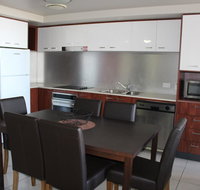 Gold Coast Chevron Apartment - New Castle Holiday
