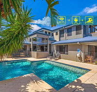 Gold Coast Stunning Waterfront Holiday Retreat - New Castle Holiday