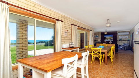Golden Days - 30 Gold Coast Drive - New Castle Holiday 3