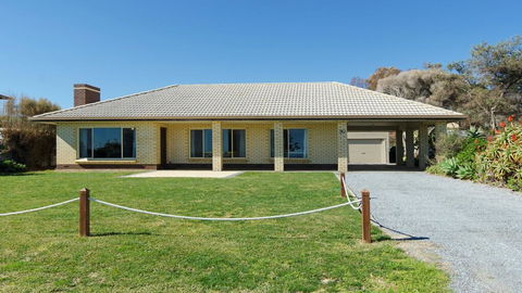 Golden Days - 30 Gold Coast Drive - New Castle Holiday 1