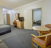 Golden Guitar Motor Inn - New Castle Holiday