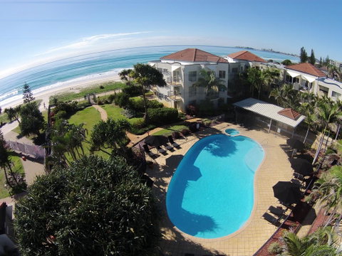 Golden Riviera Absolute Beachfront Resort - New Castle Holiday 0