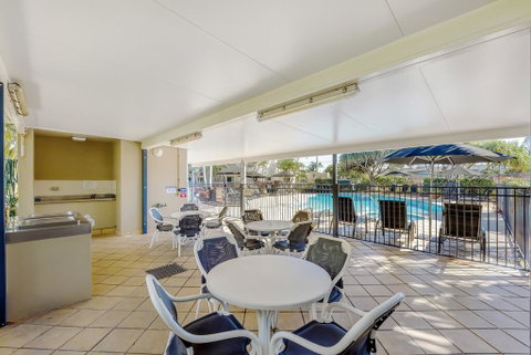Golden Riviera Absolute Beachfront Resort - New Castle Holiday 1