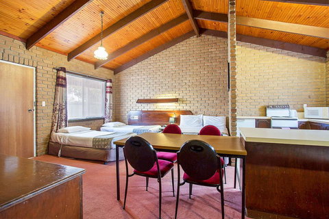 Goldfields Motel - New Castle Holiday 3