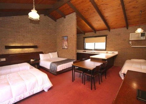 Goldfields Motel - New Castle Holiday 1