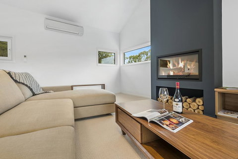 Goldie Views - New Castle Holiday 0