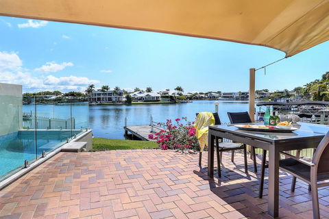 Gone Fishin' - Noosa Waters - New Castle Holiday 0