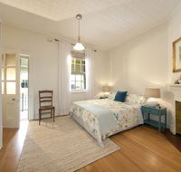 Grand Historical Terrace at The Rocks - New Castle Holiday