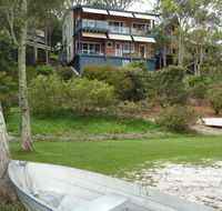 Green Point Lakehouse - New Castle Holiday