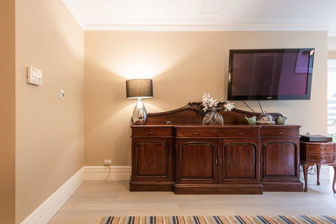 Greenwich Heritage - New Castle Holiday 3