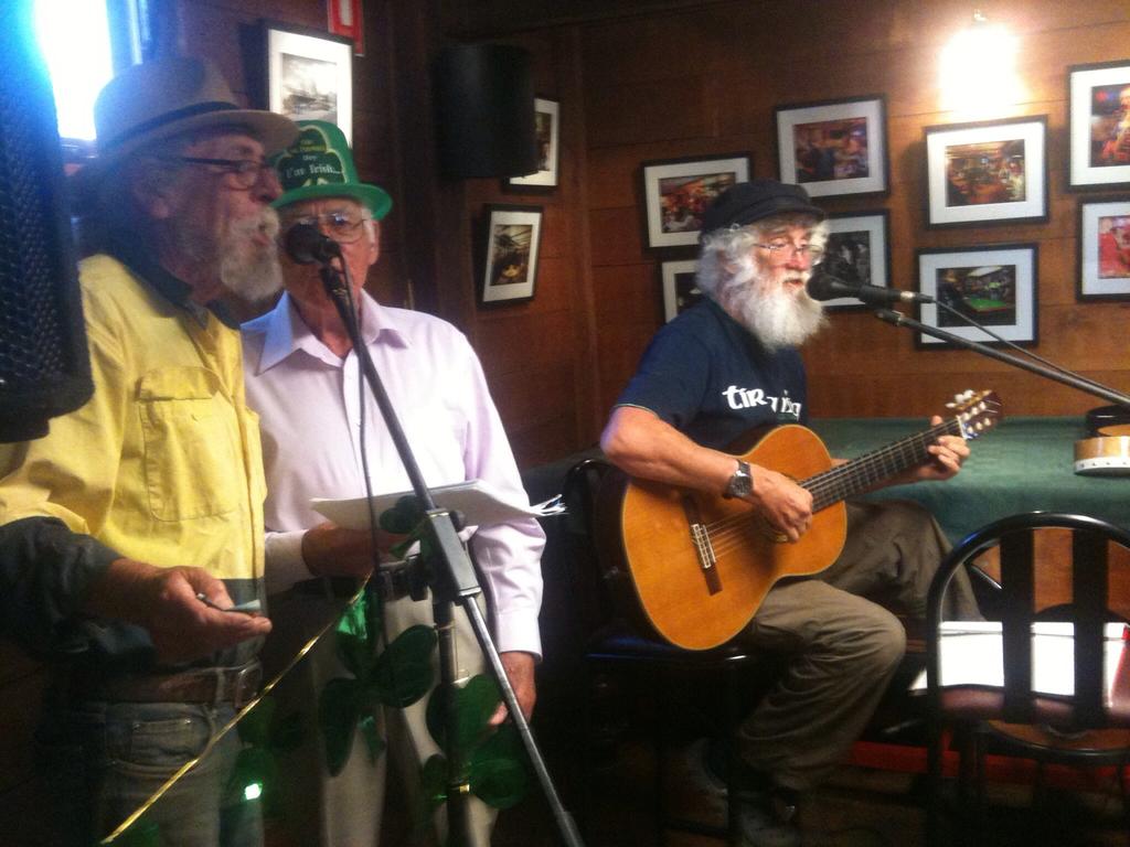 Gundaroo NSW New Castle Holiday