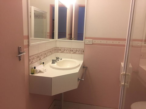 Halls Gap Tavern - New Castle Holiday 1