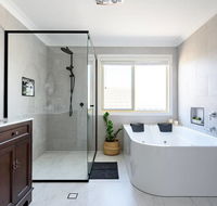 Hamptons Waterfront Getaway - New Castle Holiday