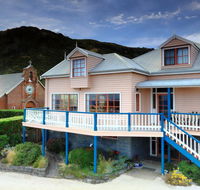 Hanlon House - New Castle Holiday