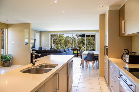 HARBOUR LIGHTS - Ulladulla - New Castle Holiday 3