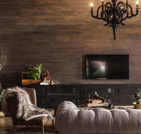 Hardwood House - New Castle Holiday