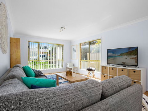 Hello Sunshine - 50m To Beach Access - New Castle Holiday 3