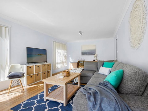 Hello Sunshine - 50m To Beach Access - New Castle Holiday 1