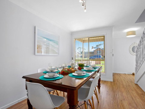 Hello Sunshine - 50m To Beach Access - New Castle Holiday 2