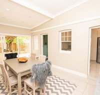 Heritage Bowen Terrace 3 Bed 2 Bath - Walk to CBD - New Castle Holiday