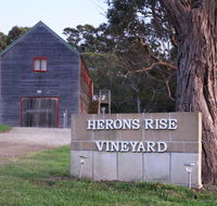 Herons Rise Vineyard Accommodation - New Castle Holiday