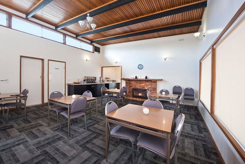 Hi Way Eight Motor Inn - New Castle Holiday 2