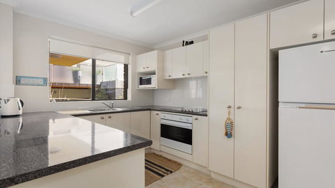 Hibiscus Court 2 - Forster Main Beach! - New Castle Holiday 2