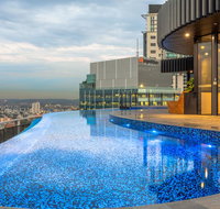 High Life Central with Pool and Car Park - New Castle Holiday