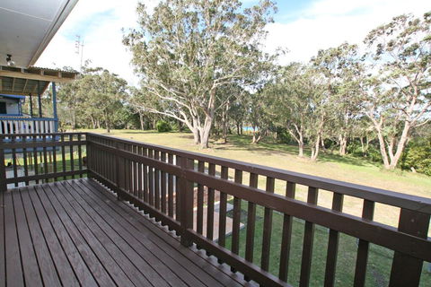 Hill Top Water And Bush Views - New Castle Holiday 3