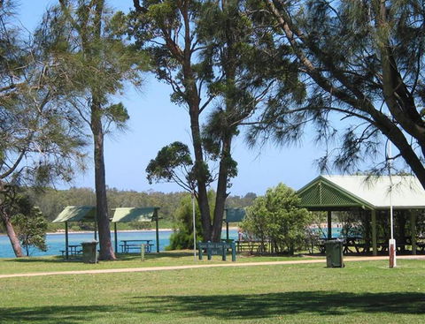 Hill Top Water And Bush Views - New Castle Holiday 2