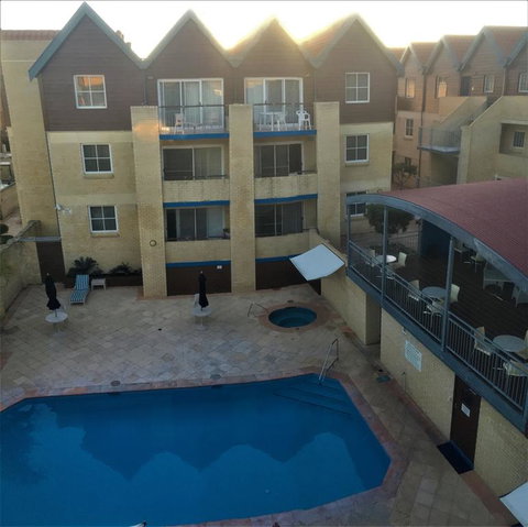 Hillarys Executive Apartment - New Castle Holiday 0