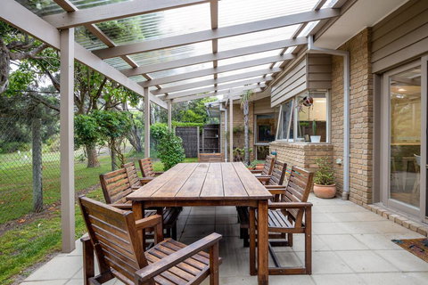 Hilltop Beach House: Newly Updated - New Castle Holiday 0