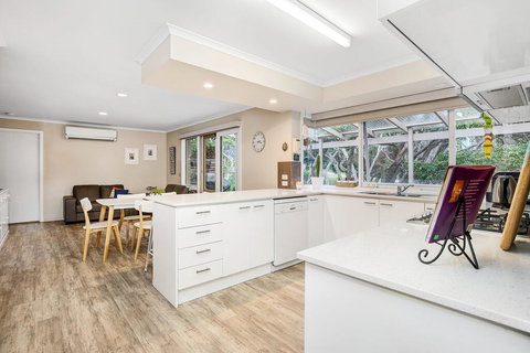 Hilltop Beach House: Newly Updated - New Castle Holiday 2