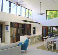 Hilltop Views - Cannonvale - New Castle Holiday